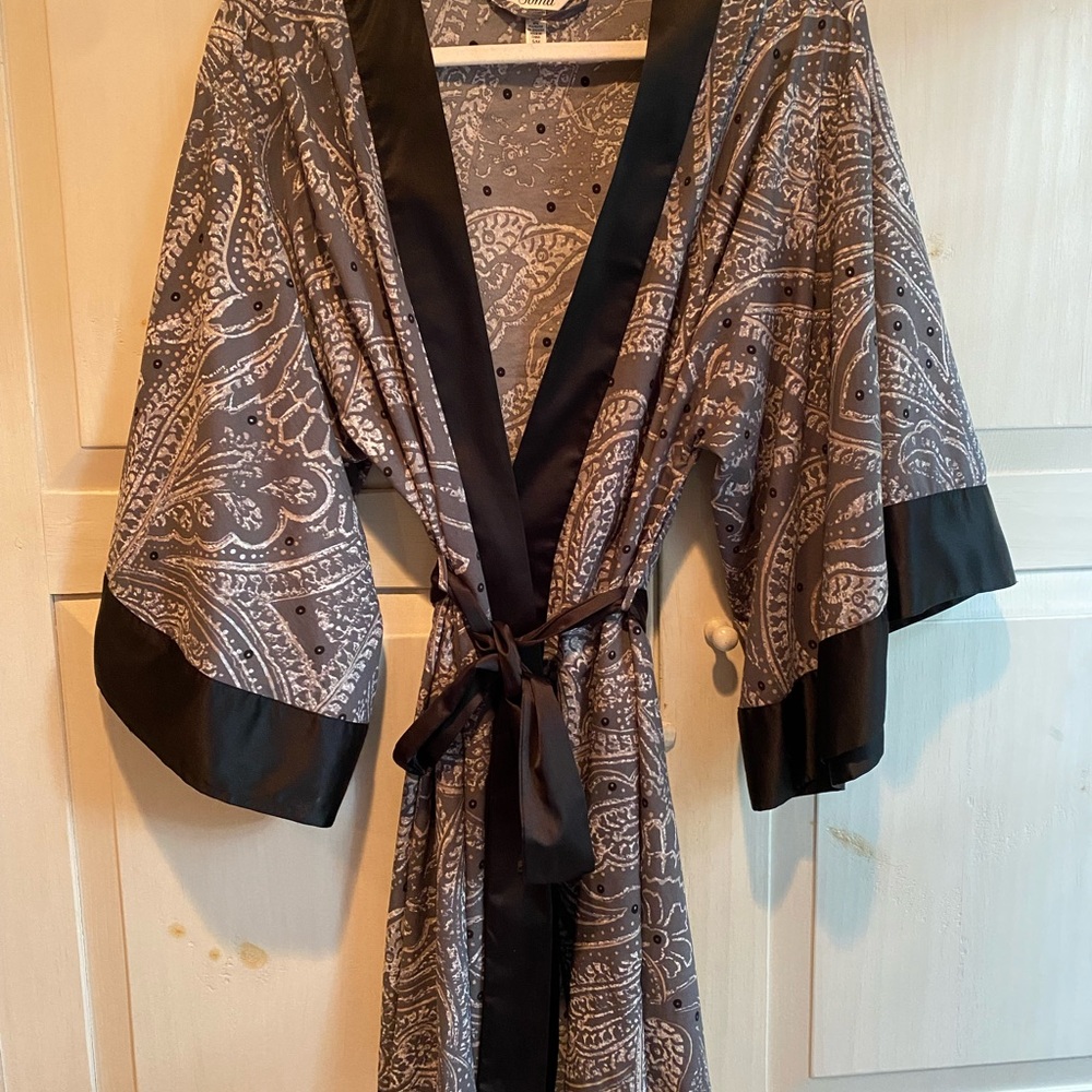 Soma Elegant Gray Kimono Robe EUC